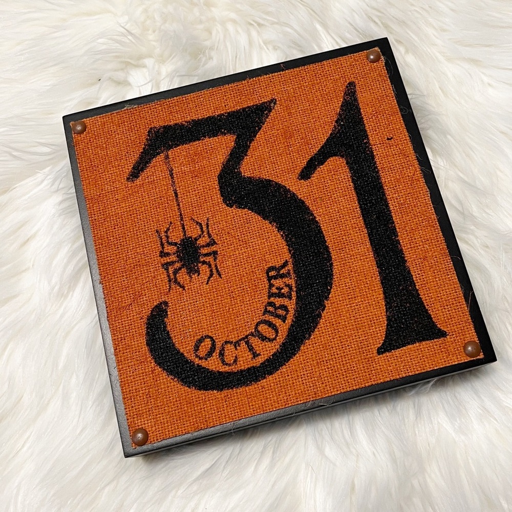 Wooden Halloween Sign (Decor)